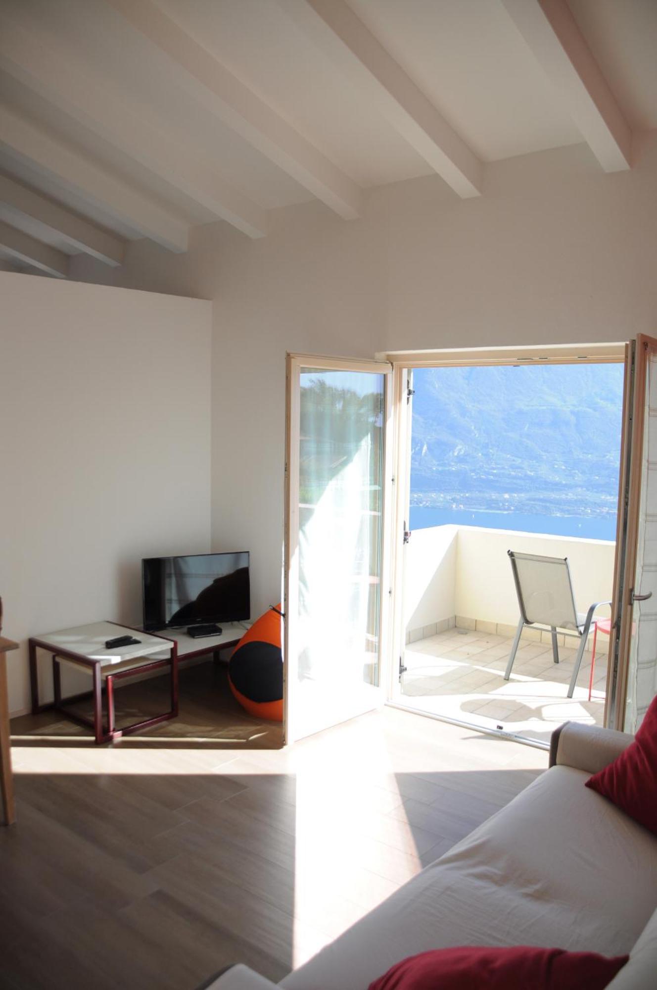 Villetta 56 Blu Yellow And Red Lake View Garden Private Parking By Garda Domus Mea Tremosine Екстериор снимка