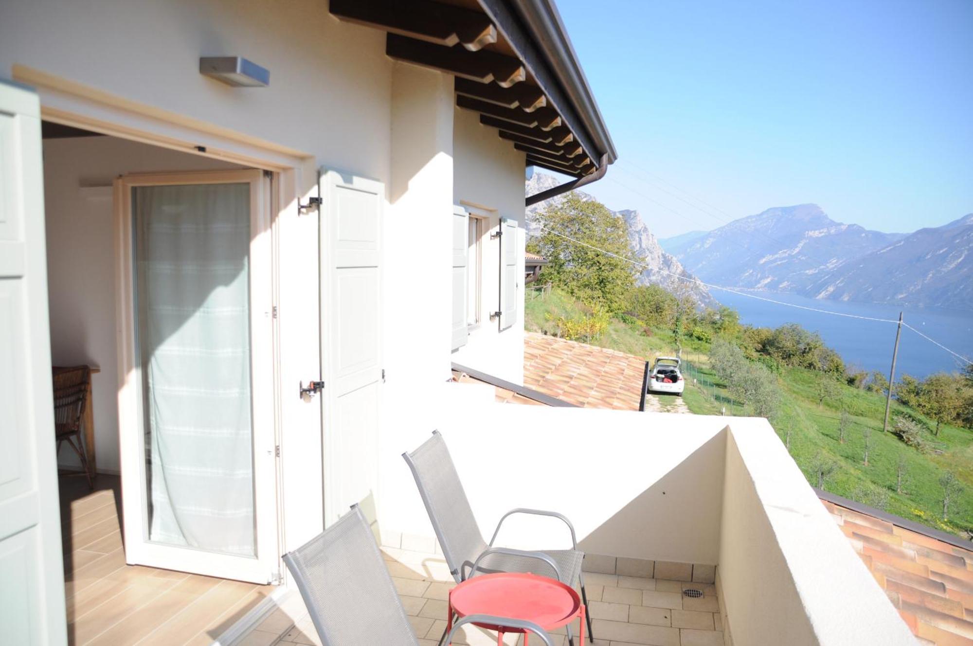 Villetta 56 Blu Yellow And Red Lake View Garden Private Parking By Garda Domus Mea Tremosine Екстериор снимка