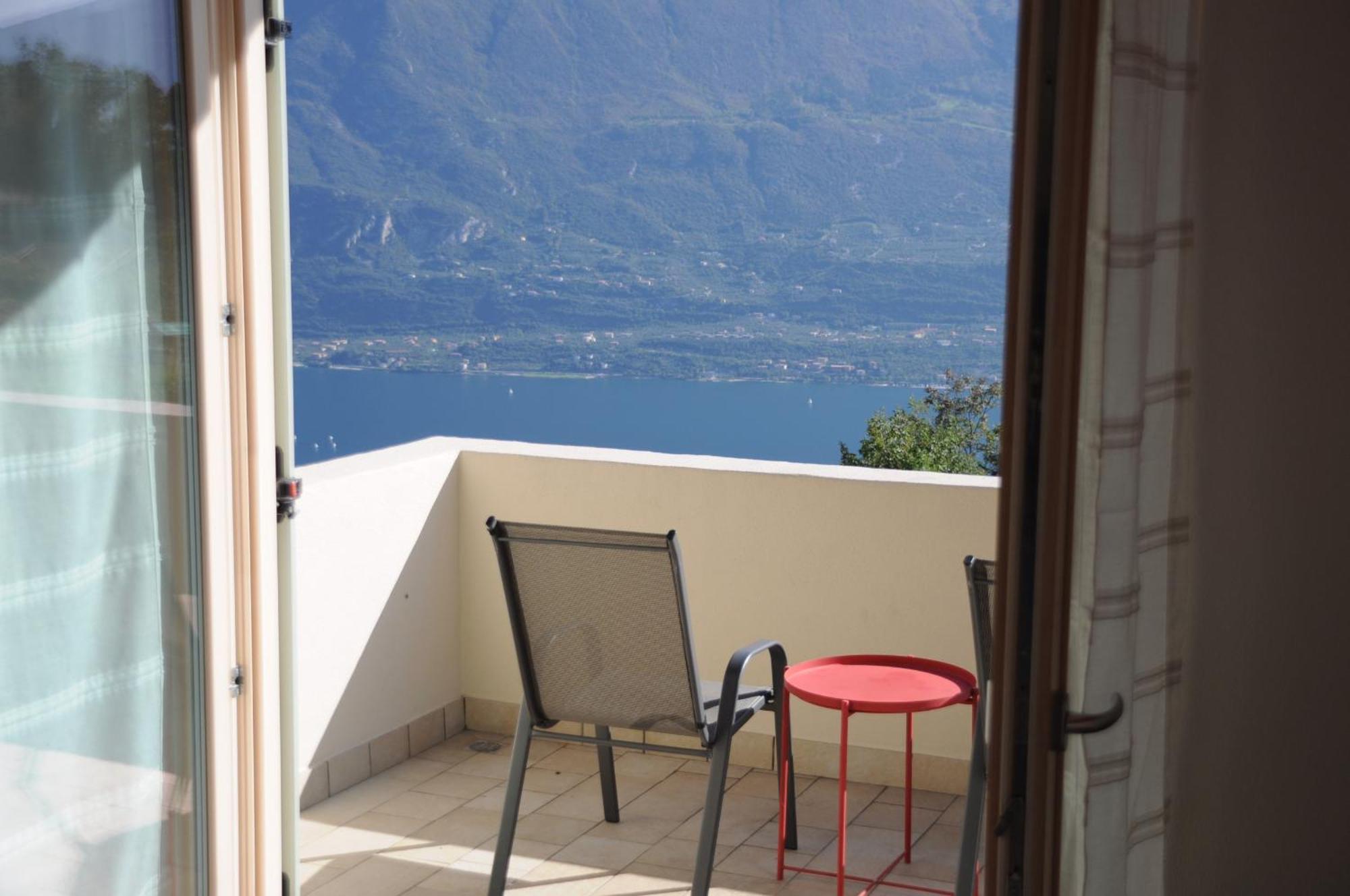 Villetta 56 Blu Yellow And Red Lake View Garden Private Parking By Garda Domus Mea Tremosine Екстериор снимка